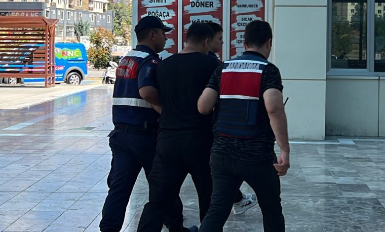 Burdur’da durduramadığı aracın arkasından ateş etti