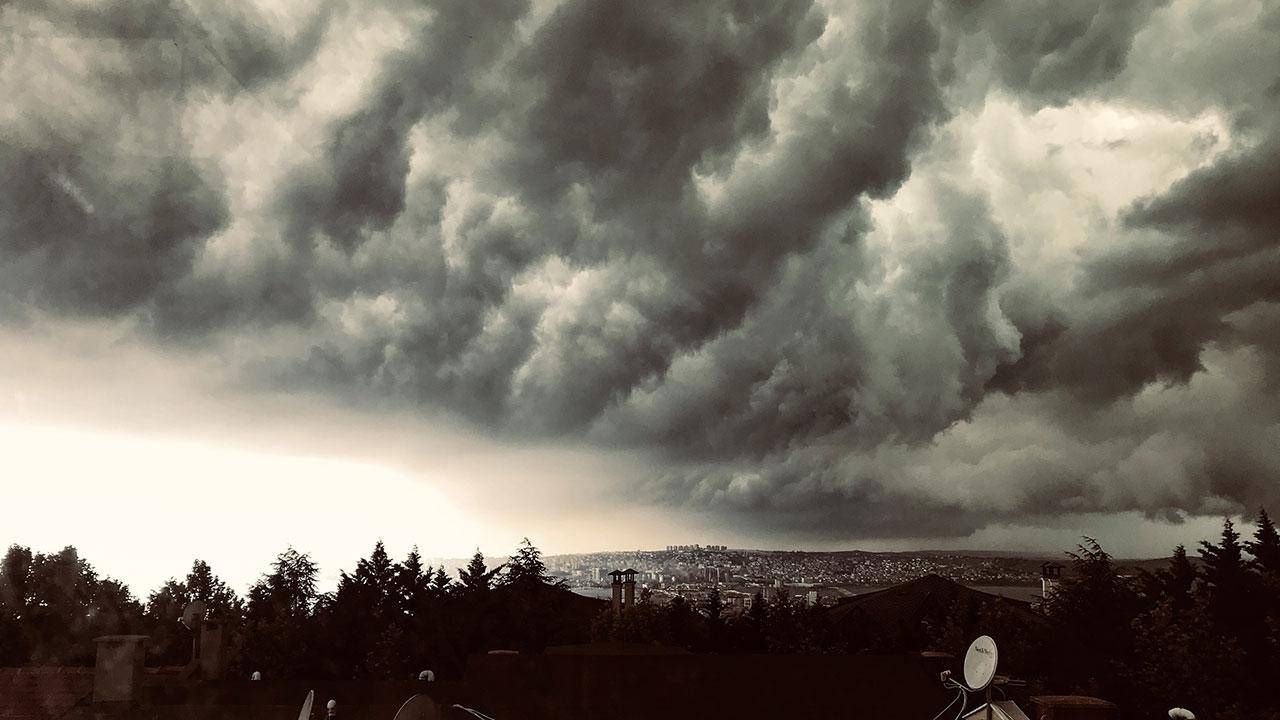İstanbullular dikkat! Soğuk ve yağışlı hava kapıda