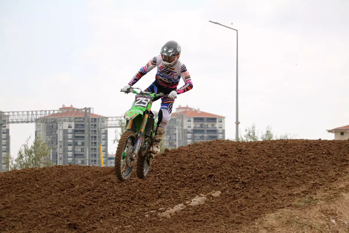 Dünya Motokros Şampiyonası 18. Ayağı Afyonkarahisar’da Devam Ediyor