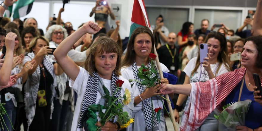 İsveçli aktivist Thunberg’in de aralarında olduğu Küresel Sumud Filosu aktivistleri Yunanistan’a ulaştı