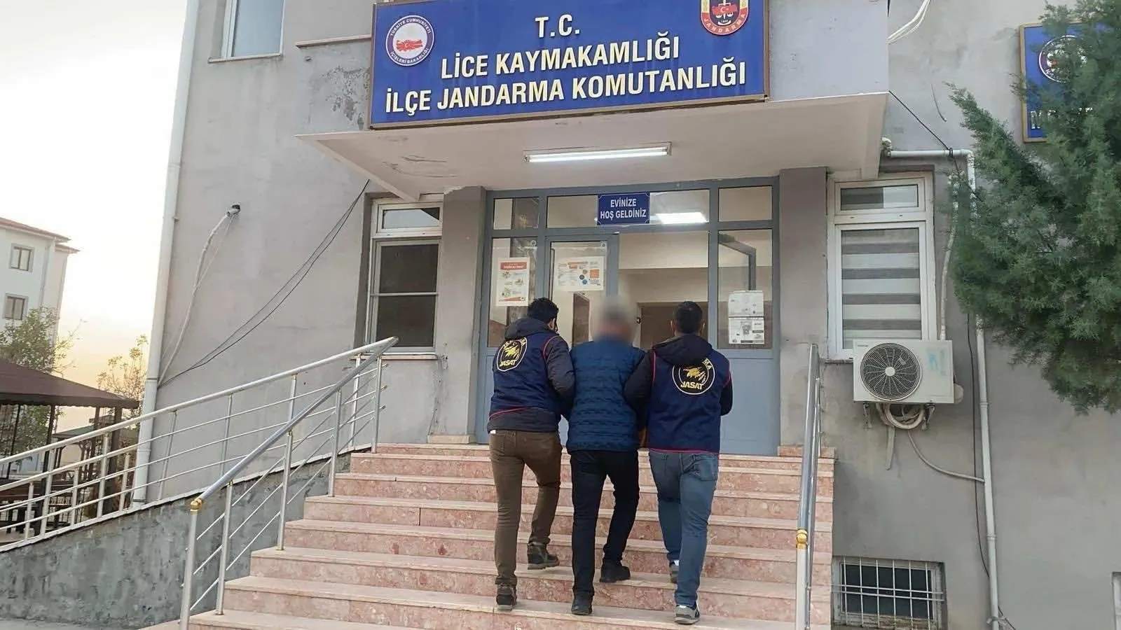 Diyarbakır’da Firari Hükümlü Operasyonla Yakalandı Diyarbakır’da Firari Hükümlü Operasyonla Yakalandı