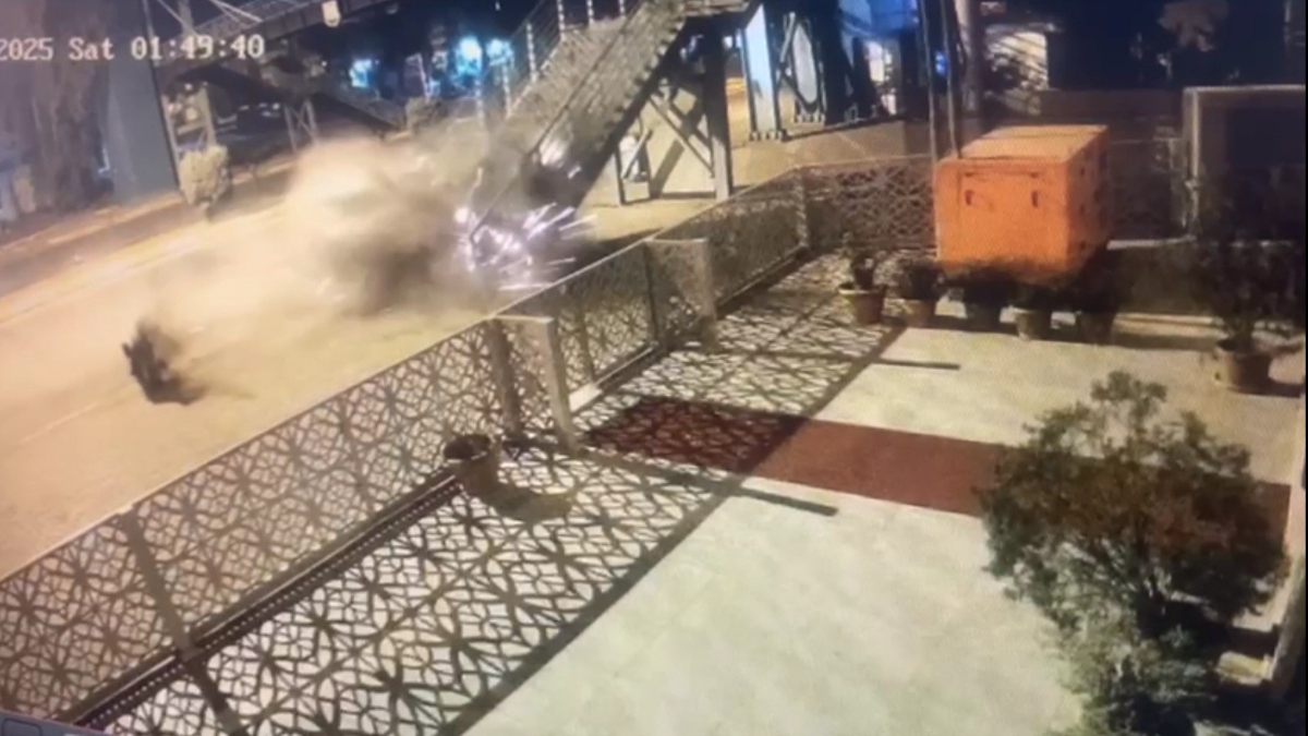 Şanlıurfa’da feci kazada aracından yola fırlayan sürücü hayatını kaybetti
