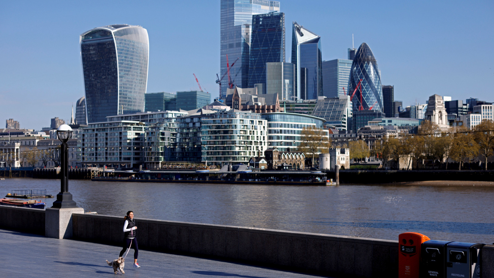 İngiltere ekonomisi ağustosta sınırlı büyüme kaydetti
