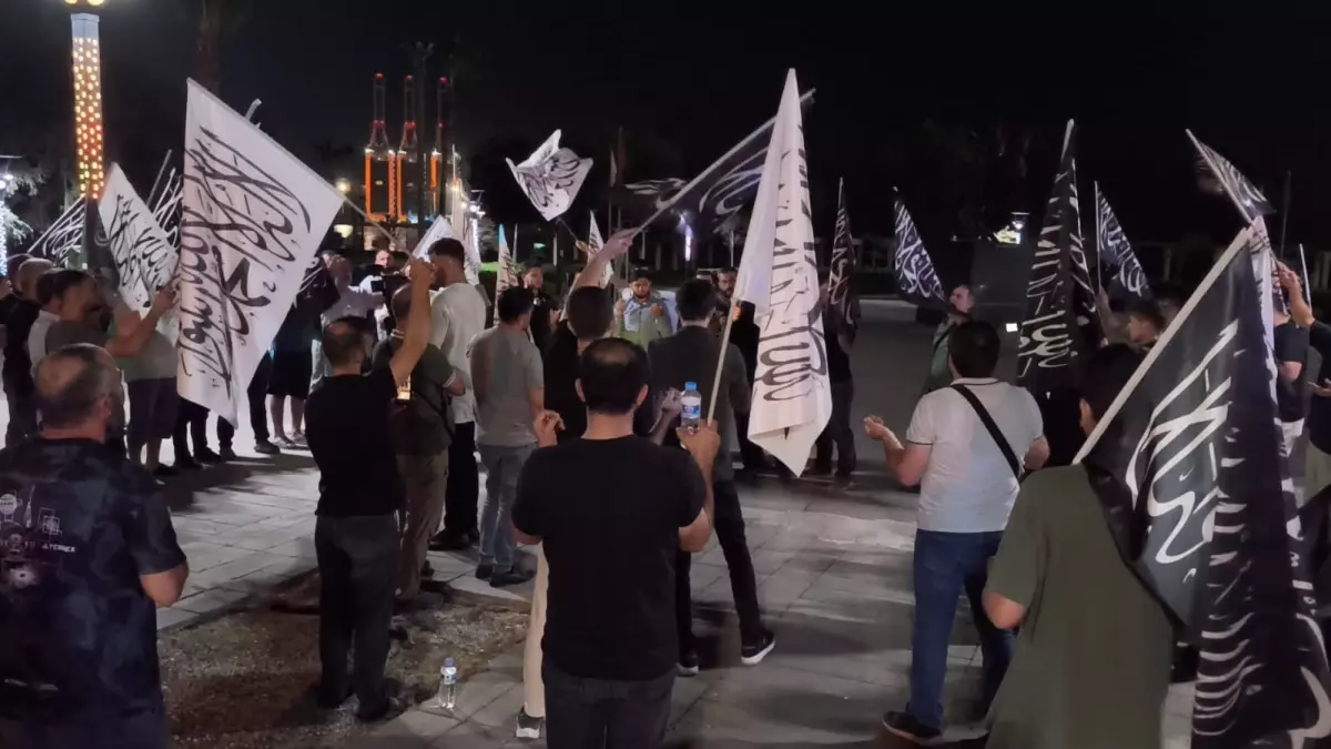 Mersin’de Küresel Sumud Filosu’na Destek Gösterisi